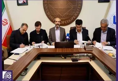 آیین تفاهم نامه همکاری مابین اتحادیه صنف تولیدکنندگان و فروشندگان پوشاک تهران و طرفین در اتاق تعاون ایران، برگزار شد