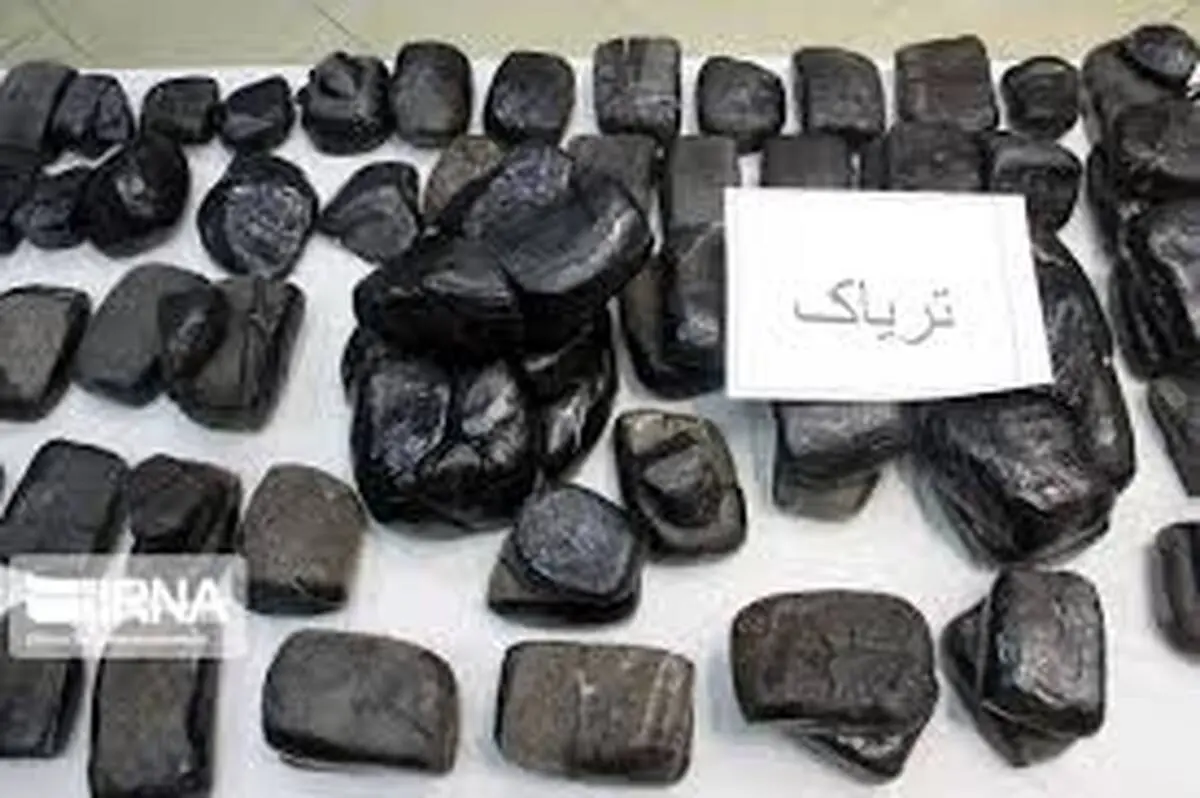 تریلی حامل ۳۰۰ کیلوگرم تریاک درنایین توقیف شد

