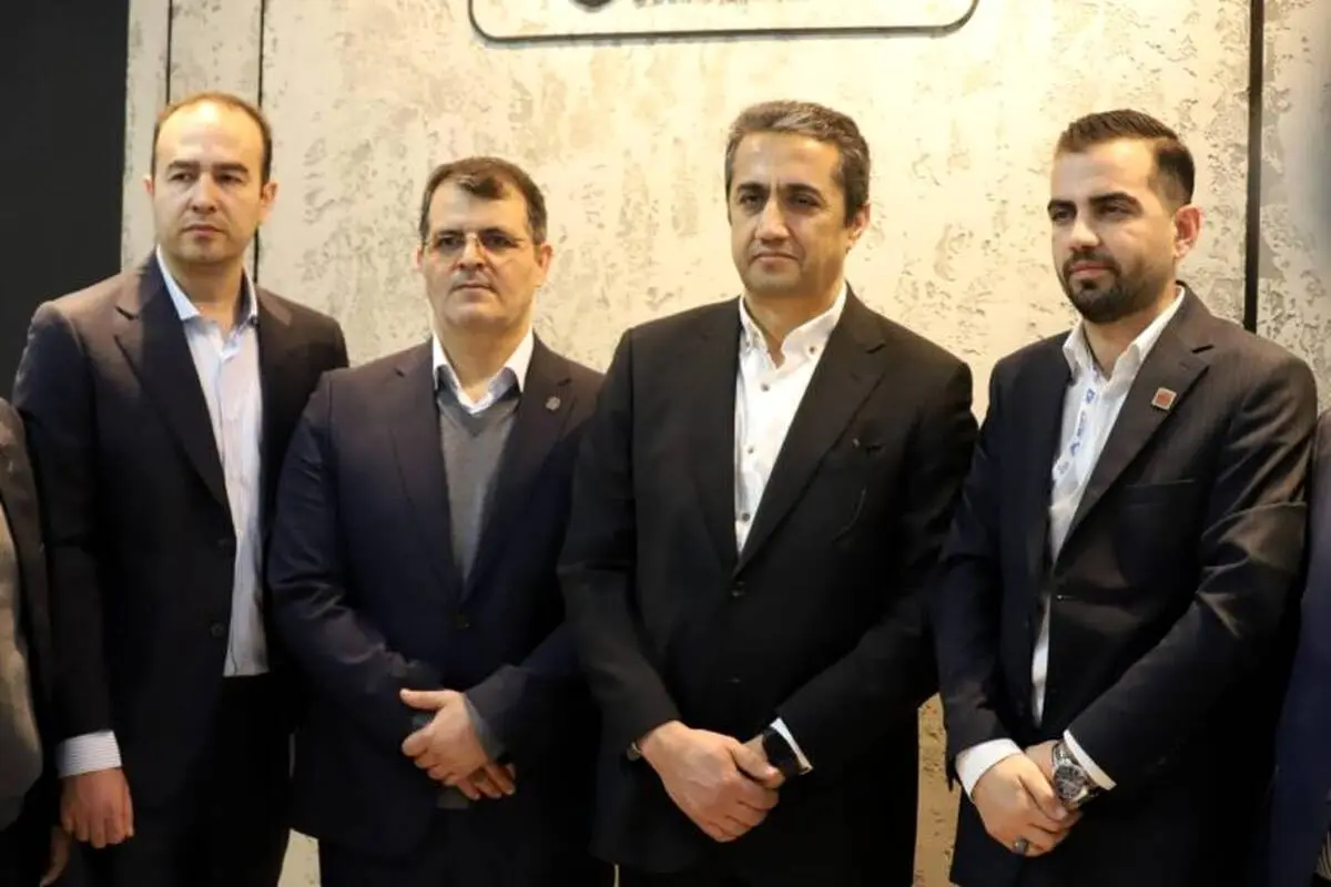 بازدید معاون وزیر صمت از غرفه فولاد اکسین خوزستان در نخستین روز از نمایشگاه ایران متافو