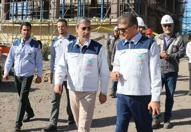 علی رسولیان، مدیرعامل فولاد سنگان همراه با تنی چند از معاونین و مدیران این شرکت از پروژه های توسعه ای بازدید نمود