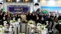 دیدار صمیمانه مدیرعامل شرکت آلومینای ایران با بانوان شاغل در شرکت به مناسبت میلاد حضرت فاطمه زهرا (س)

