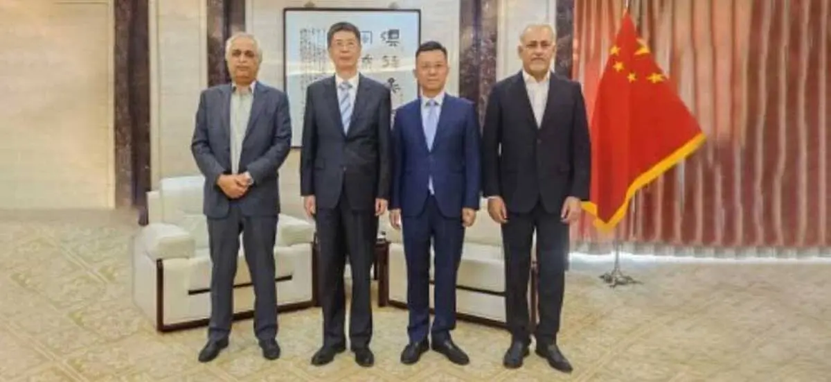 ملاقات مدیران عامل صنایع خودروسازی و سازمان عمران کرمان با سفیر چین