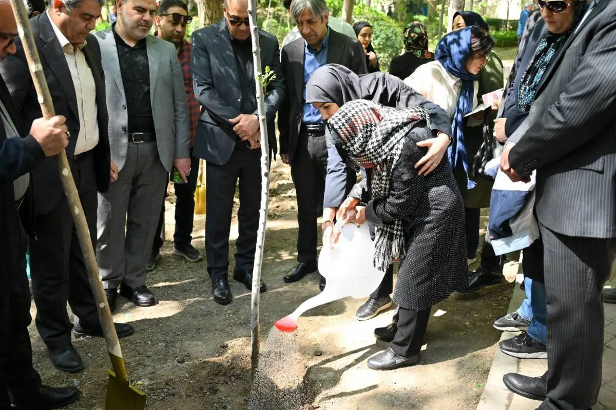 بوستان قیطریه میزبان نهال های تازه در روز تولد امام شهید بود