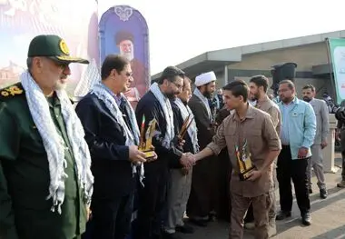 فرمانده سپاه حضرت ولی عصر (عج) استان خوزستان در صبحگاه مشترک مدافعان تولید و امنیت گروه فولاد خوزستان:
باید امروز با چشمان بیدار، اقدامات دشمن را رصد کنیم