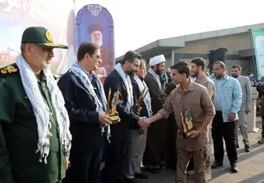 فرمانده سپاه حضرت ولی عصر (عج) استان خوزستان در صبحگاه مشترک مدافعان تولید و امنیت گروه فولاد خوزستان:
باید امروز با چشمان بیدار، اقدامات دشمن را رصد کنیم