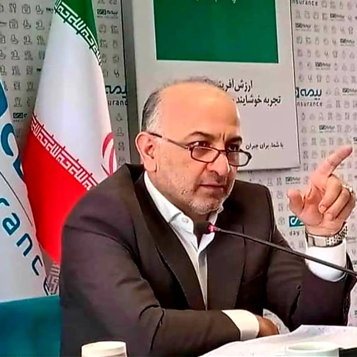  مشتری مداری سیاست اصلی بیمه دی
