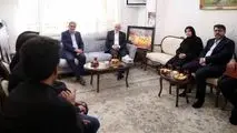 معاون اول رئیس‌جمهور در دیدارهای جداگانه با تعدادی از خانواده فرماندهان شهید و دانشمندان شهید در جنگ تحمیلی ۱۲ روزه:حضور و انسجام اجتماعی مسئولیت کارگزاران نظام را بعد از جنگ تحمیلی سنگین‌تر کرده است/ متاسفانه در دهه‌های ابتدایی انقلاب عده‌ای، ملی‌گرایی ر