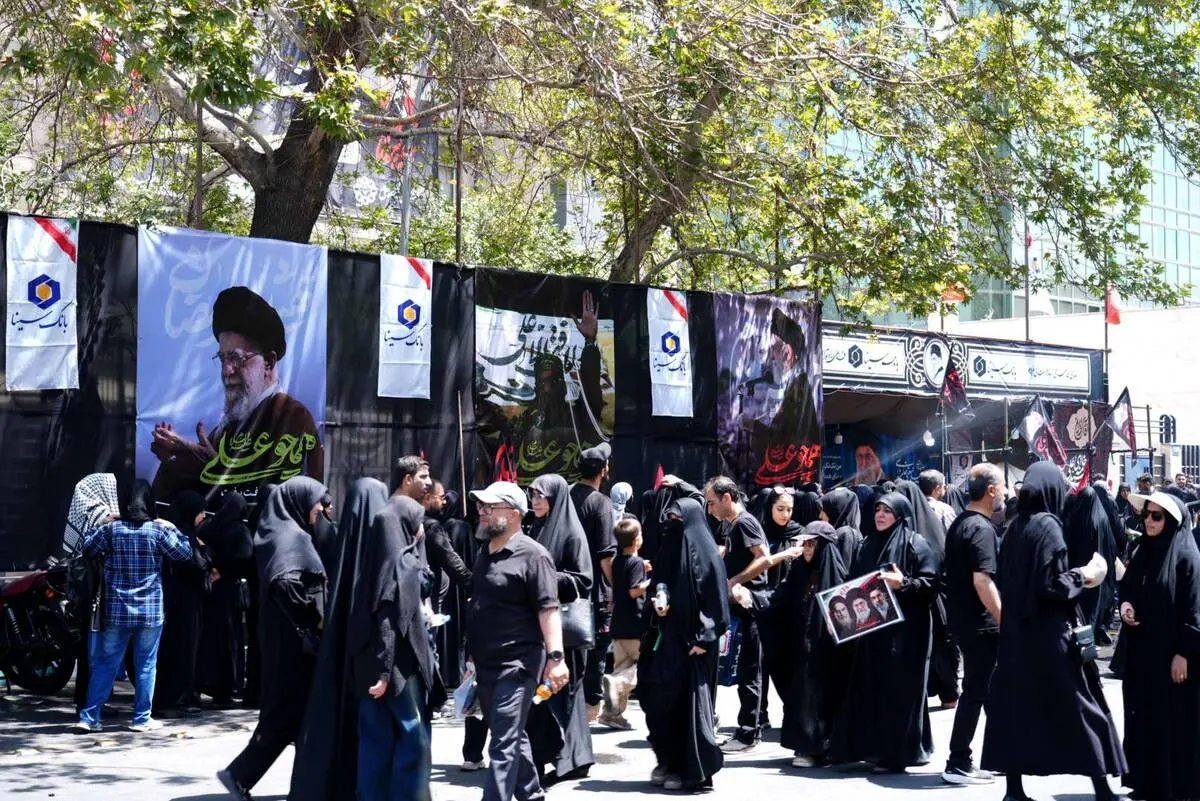 تداوم خدمت‌رسانی بانک سینا به عزاداران در دومین روز آیین وداع با رهبر شهید انقلاب