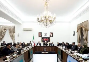  ارائه گزارش برنامه اجرایی طرح‌های پیشران وزارت راه و شهرسازی در موضوعات حمل‌ونقل هوایی و هم‌افزایی بخش‌های صنعت، معدن و مسکن/ دکتر عارف: ضرورت بازسازی و نوسازی ناوگان هوایی کشور / اگر کشورهای اسلامی همبستگی خود را حفظ می‌کردند دشمنان نمی‌توانستند مرتکب ج