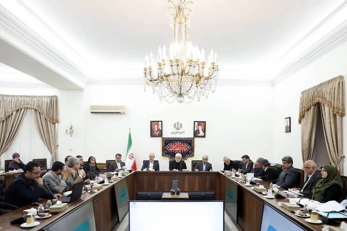  ارائه گزارش برنامه اجرایی طرح‌های پیشران وزارت راه و شهرسازی در موضوعات حمل‌ونقل هوایی و هم‌افزایی بخش‌های صنعت، معدن و مسکن/ دکتر عارف: ضرورت بازسازی و نوسازی ناوگان هوایی کشور / اگر کشورهای اسلامی همبستگی خود را حفظ می‌کردند دشمنان نمی‌توانستند مرتکب ج