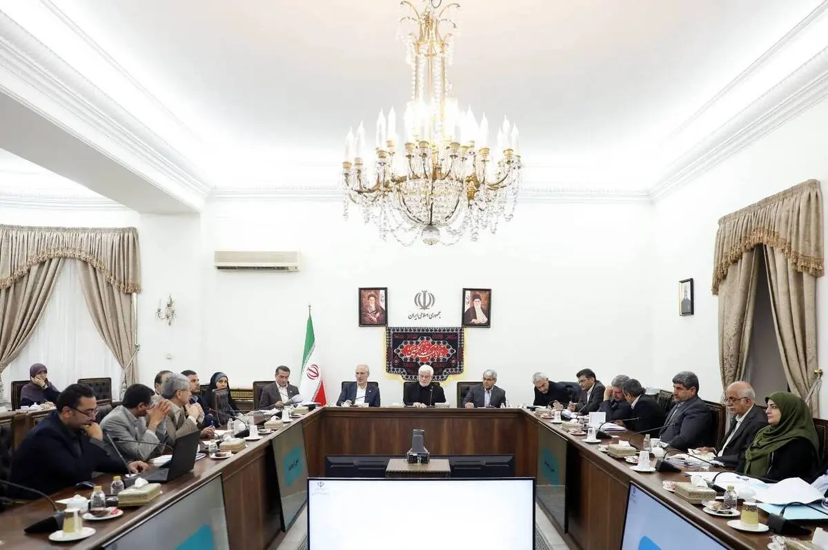  ارائه گزارش برنامه اجرایی طرح‌های پیشران وزارت راه و شهرسازی در موضوعات حمل‌ونقل هوایی و هم‌افزایی بخش‌های صنعت، معدن و مسکن/ دکتر عارف: ضرورت بازسازی و نوسازی ناوگان هوایی کشور / اگر کشورهای اسلامی همبستگی خود را حفظ می‌کردند دشمنان نمی‌توانستند مرتکب ج