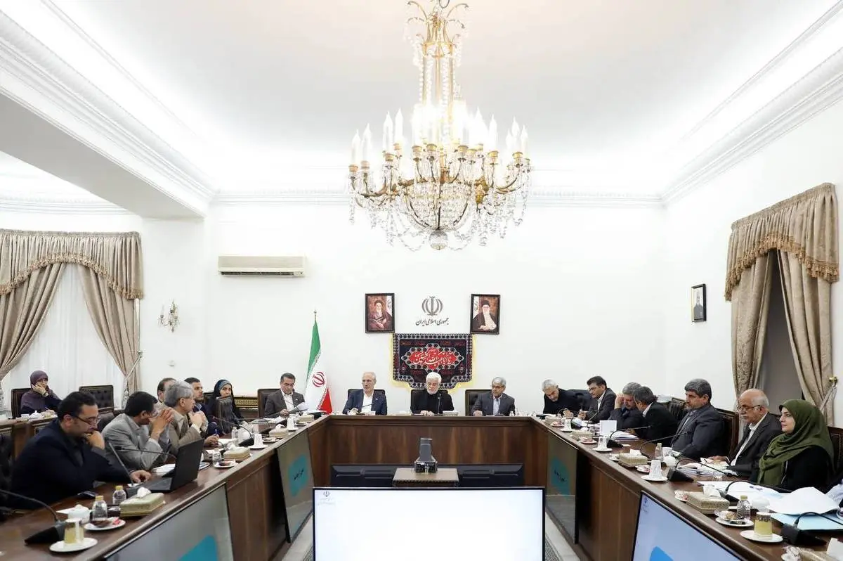 ارائه گزارش برنامه اجرایی طرحهای پیشران وزارت راه و شهرسازی در موضوعات حملونقل هوایی و همافزایی بخشهای صنعت، معدن و مسکن/ دکتر عارف: ضرورت بازسازی و نوسازی ناوگان هوایی کشور / اگر کشورهای اسلامی همبستگی خود را حفظ میکردند دشمنان نمیتوانستند مرتکب ج