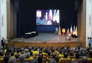 معاون اول رئیس‌جمهور در آیین گرامیداشت روز جهانی پست:
حفظ حریم خصوصی مردم، مسئولیت اجتماعی و شرعی وزارت ارتباطات است/ باید بخش خصوصی نه تنها در امور تصدی‌گری بلکه حاکمیتی نیز میدان‌داری کند/ استفاده حداکثری از بخش خصوصی در همه امور راهبرد دولت چهاردهم اس