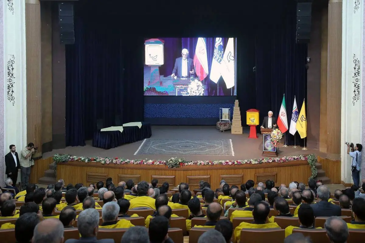 معاون اول رئیس‌جمهور در آیین گرامیداشت روز جهانی پست:
حفظ حریم خصوصی مردم، مسئولیت اجتماعی و شرعی وزارت ارتباطات است/ باید بخش خصوصی نه تنها در امور تصدی‌گری بلکه حاکمیتی نیز میدان‌داری کند/ استفاده حداکثری از بخش خصوصی در همه امور راهبرد دولت چهاردهم اس