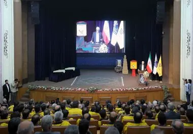 معاون اول رئیس‌جمهور در آیین گرامیداشت روز جهانی پست:
حفظ حریم خصوصی مردم، مسئولیت اجتماعی و شرعی وزارت ارتباطات است/ باید بخش خصوصی نه تنها در امور تصدی‌گری بلکه حاکمیتی نیز میدان‌داری کند/ استفاده حداکثری از بخش خصوصی در همه امور راهبرد دولت چهاردهم اس