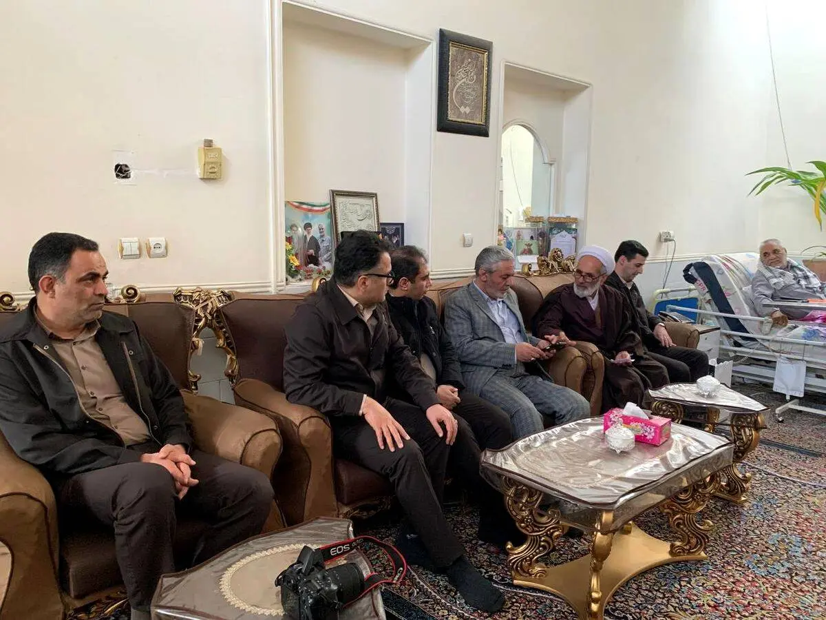 دیدار مدیرعامل چادرملو با جانباز سرافراز «حاج علی رضاپور»


