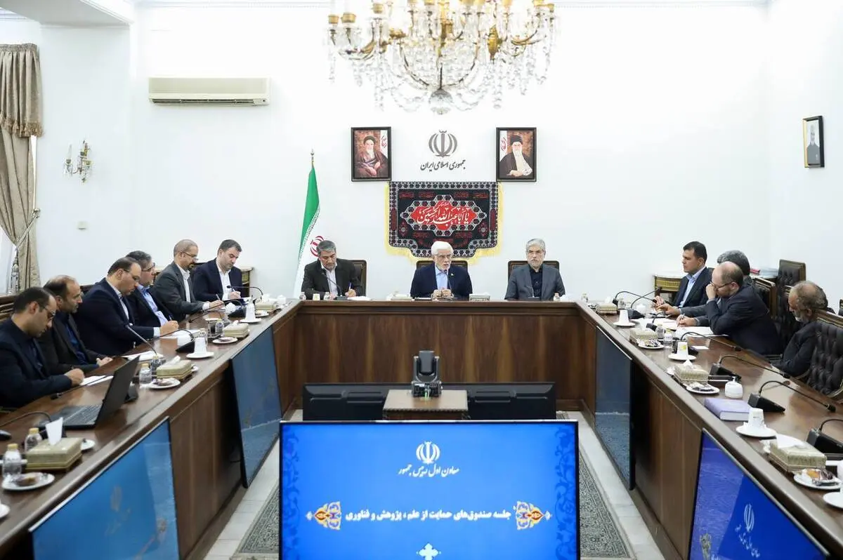 رسیدن به نتیجه مطلوب در دیپلماسی نیازمند پشتوانه خوب در پشت جبهه است/ دست برتر را در گفت‌وگو و دیپلماسی داریم/در صنعت موشکی با اتکای دانش بومی دست برتر در جنگ ۱۲ روزه داشتیم/ ضرورت بازنگری و تجدیدنظر در حوزه علم و فناوری برای رقابت با کشورهای جهان