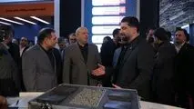 بازدید دکتر هدایت مدیرعامل شرکت سرمایه گذاری غدیر از غرفه فولاد غدیر نی‌ریز 