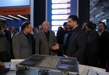 بازدید دکتر هدایت مدیرعامل شرکت سرمایه گذاری غدیر از غرفه فولاد غدیر نی‌ریز 