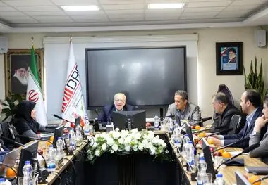 ارایه 8 پیشنهاد در رفع ناترازی های انرژی فولادی ها از سوی آقاجانلو/ نعمت زاده: در حال تهیه آیین نامه ای برای رفع ناترازی های صنایع معدنی هستیم

