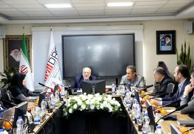 ارایه 8 پیشنهاد در رفع ناترازی های انرژی فولادی ها از سوی آقاجانلو/ نعمت زاده: در حال تهیه آیین نامه ای برای رفع ناترازی های صنایع معدنی هستیم

