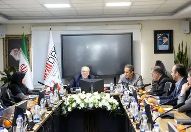 ارایه 8 پیشنهاد در رفع ناترازی های انرژی فولادی ها از سوی آقاجانلو/ نعمت زاده: در حال تهیه آیین نامه ای برای رفع ناترازی های صنایع معدنی هستیم

