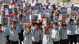 «قلک»؛ روایت کودکانه فولاد غدیر نی‌ریز برای نسل آینده؛ توزیع سومین شماره نشریه «قلک» در شهر نی‌ریز و روستاهای بخش قطرویه توسط فولاد غدیر نی‌ریز
