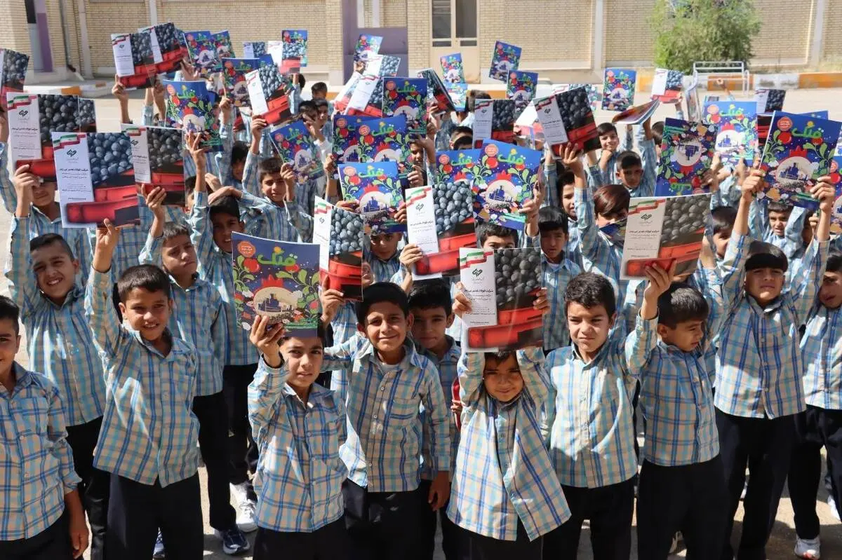 «قلک»؛ روایت کودکانه فولاد غدیر نی‌ریز برای نسل آینده؛ توزیع سومین شماره نشریه «قلک» در شهر نی‌ریز و روستاهای بخش قطرویه توسط فولاد غدیر نی‌ریز
