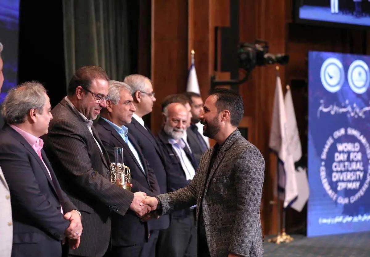 دریافت تندیس «فناوری و نوآوری پیشرو» توسط شرکت توسعه آهن و فولاد گلگهر