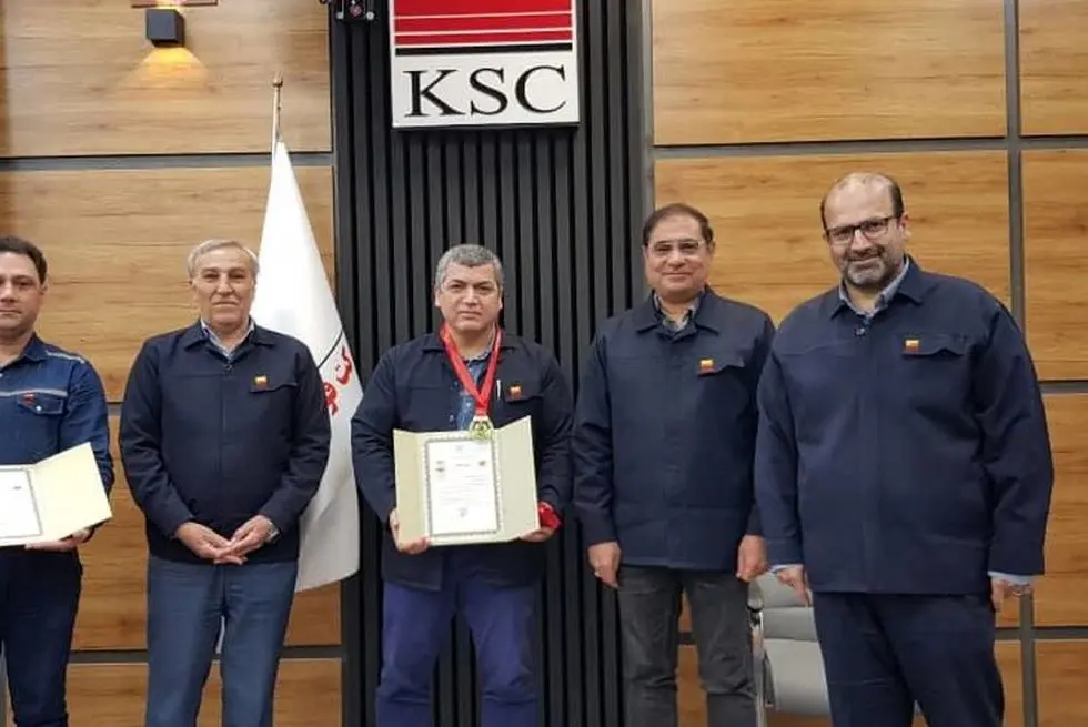 با حضور مدیرعامل شرکت انجام شد؛اعطای نشان طلای ایمنی به معاون بهره‌برداری و تقدیر از رییس ایمنی در حوزه بهره‌برداری