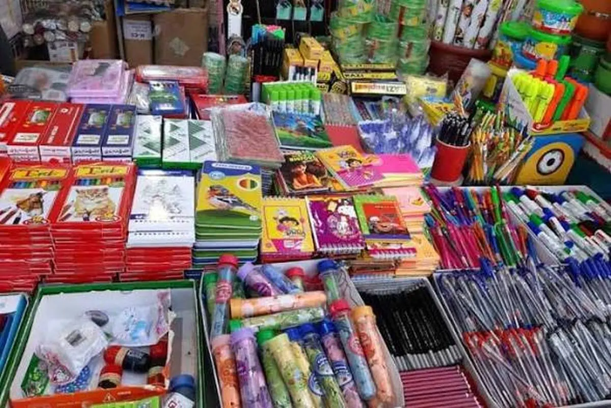دفتر و مدادرنگی؛ آرزوی ساده‌ای که گران شد