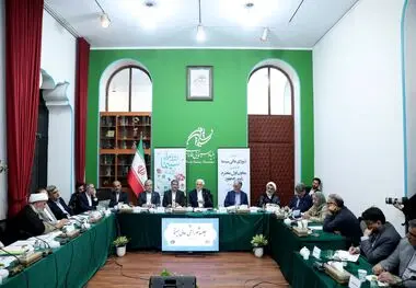از هنرمندان خارج از کشور دعوت می‌کنیم به میهن خود بازگردند/ وزارت فرهنگ و ارشاد اسلامی زمینه بازگشت هنرمندان ایرانی خارج از کشور را به داخل فراهم کند/سینماگران روایتگر اقتدار ملی ایران باشند /تعاملات فرهنگی هنرمندان ایرانی با هنرمندان سرشناس بین‌المللی عل