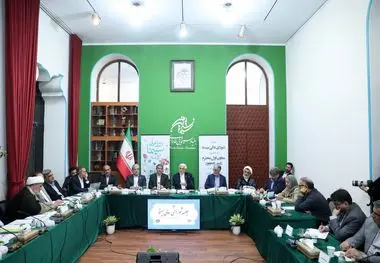 از هنرمندان خارج از کشور دعوت می‌کنیم به میهن خود بازگردند/ وزارت فرهنگ و ارشاد اسلامی زمینه بازگشت هنرمندان ایرانی خارج از کشور را به داخل فراهم کند/سینماگران روایتگر اقتدار ملی ایران باشند /تعاملات فرهنگی هنرمندان ایرانی با هنرمندان سرشناس بین‌المللی عل