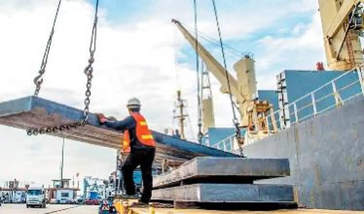 لتس: توقف صادرات برخی محصولات فولادی ایران تا پایان اردیبهشت‌ماه