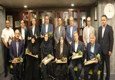 تجلیل مدیرعامل بیمه البرز از پزشکان معتمد به مناسبت روز پزشک