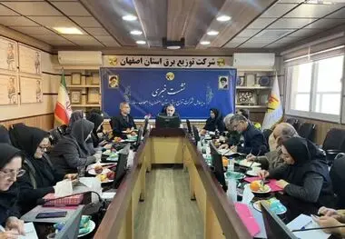 مدیرعامل شرکت توزیع برق استان اصفهان عنوان کرد :
همزمان با دهه فجر از ساختمان جدید خور وبیابانک بهره برداری می شود