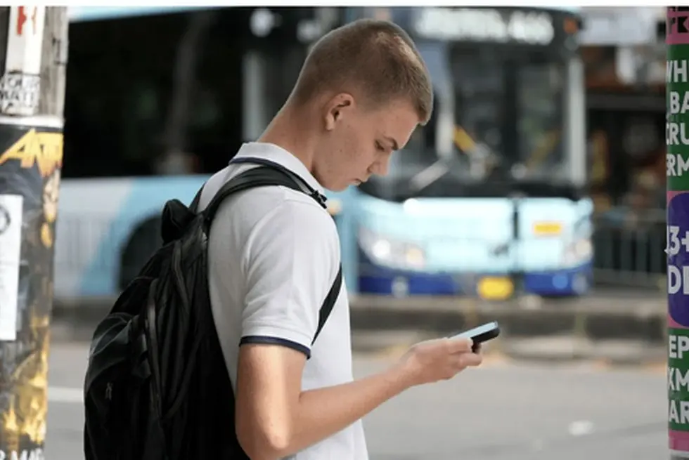 محدودیت سنی در شبکه‌های اجتماعی روی میز کانادا