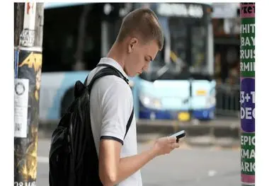 محدودیت سنی در شبکه‌های اجتماعی روی میز کانادا