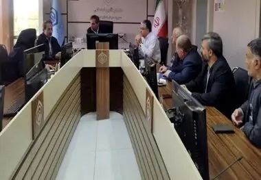 دکتر علی ترک مدیر درمان تامین اجتماعی استان اصفهان با رئیس و اعضای کانون بازنشستگان شهرستان خمینی شهر دیدار و گفتگو کرد.