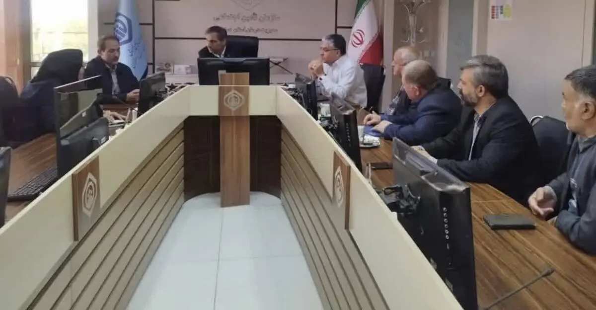 دکتر علی ترک مدیر درمان تامین اجتماعی استان اصفهان با رئیس و اعضای کانون بازنشستگان شهرستان خمینی شهر دیدار و گفتگو کرد.