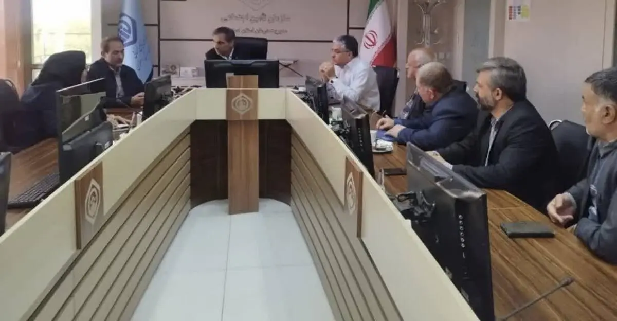 دکتر علی ترک مدیر درمان تامین اجتماعی استان اصفهان با رئیس و اعضای کانون بازنشستگان شهرستان خمینی شهر دیدار و گفتگو کرد.