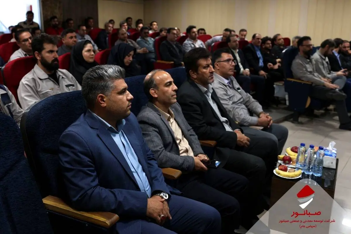 تجلیل از کارگران نمونه مجتمع اسدآباد صبانور به مناسبت روز کارگر