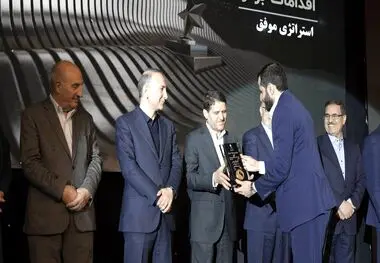 تندیس اقدام برتر جایزه تعالی سازمانی به آریاساسول رسید

