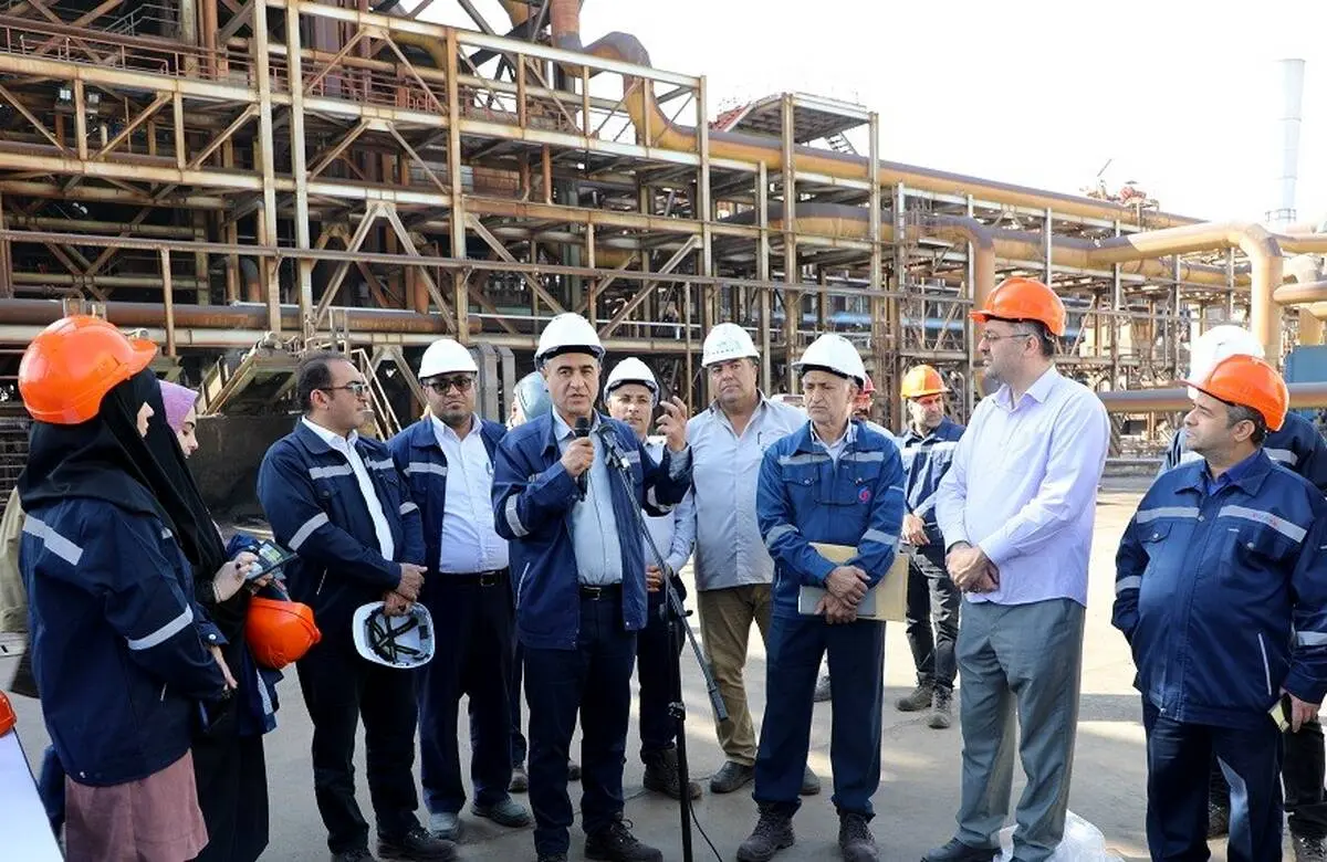 بازدید جمعی از هنرمندان و اصحاب رسانه از کارخانه صبا فولاد خلیج فارس