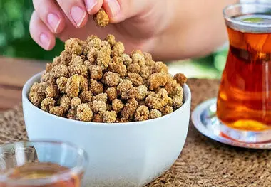 این خاصیت خوردن چای و توت را نمی دانستید
