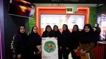 حضور جمعی از بانوان رسانه و مطبوعات در غرفه فولاد اکسین خوزستان