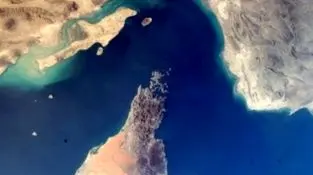 
گزارش «جهان اقتصاد» از هشدار صندوق بین‌المللی پول درباره سه‌برابر شدن قیمت گاز
وقتی جهان روی لبه هرمز می‌ایستد!