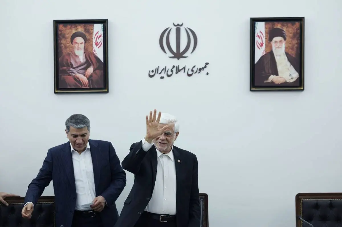 دکتر عارف در نشست صمیمانه با دانشجویان:
برای من ارزش پرخاش یک دانشجو بیشتر از تکریم افراد است