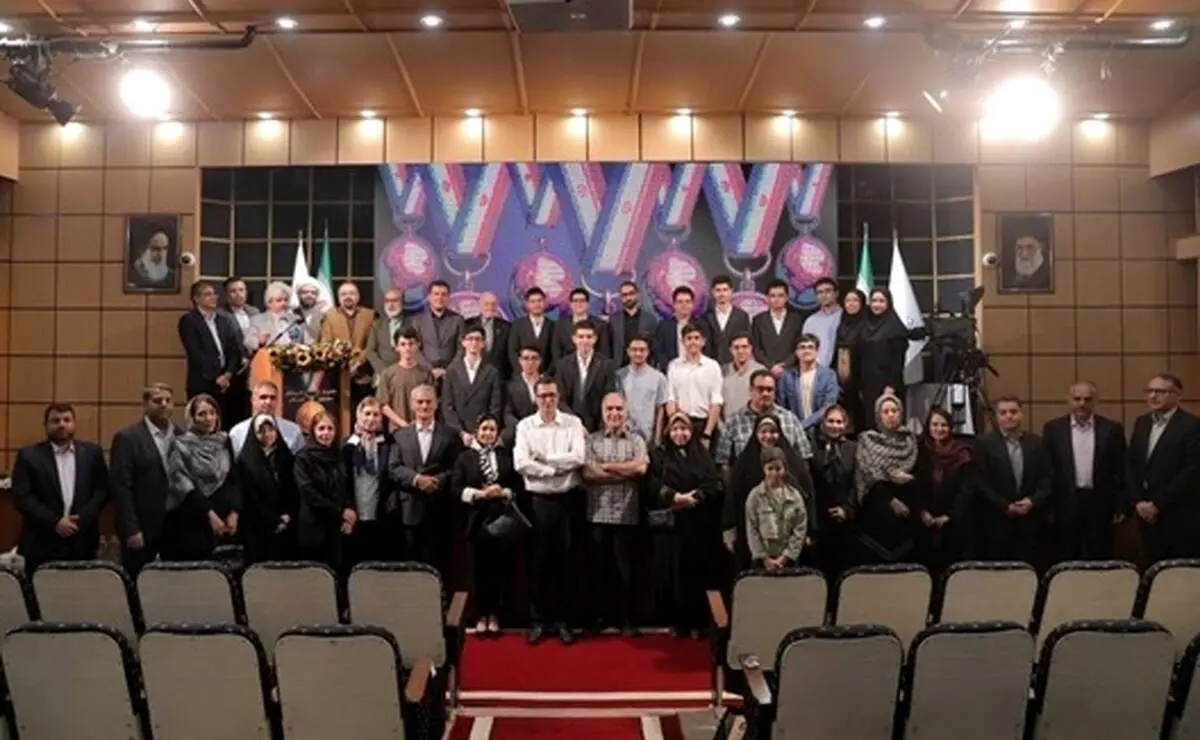 مدال آوران المپیادهای جهانی با حضور رئیس بنیاد ملی نخبگان تجلیل شدند 

