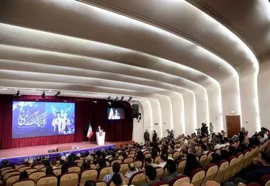 هشدار نسبت به تبعات عدم صیانت از داده‌ها در کشور/ برای حفظ انسجام بعد از جنگ ۱۲ روزه هیچ راهی جز بازنگری در بسیاری از امور از جمله گزینش‌ها نداریم/ وظیفه ایجاد آرامش برای نخبگان را داریم/ حمایت رهبر معظم انقلاب از دولت مایه استحکام، وفاق و تفاهم ملی است/ 